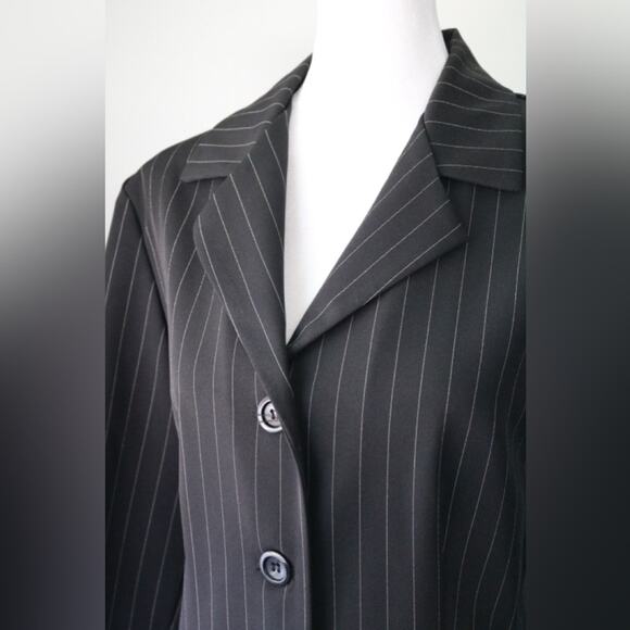 Vintage Y2K Breakin’ Loose Black Pinstripe Single Breasted Blazer - Picture 2 of 8